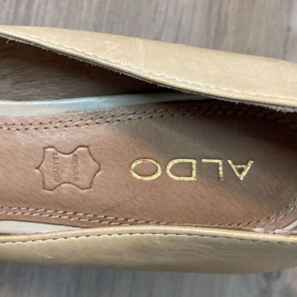 Aldo Beige Tan Leather Closed Toe Heels - US 7.5 - Picture 2 of 6